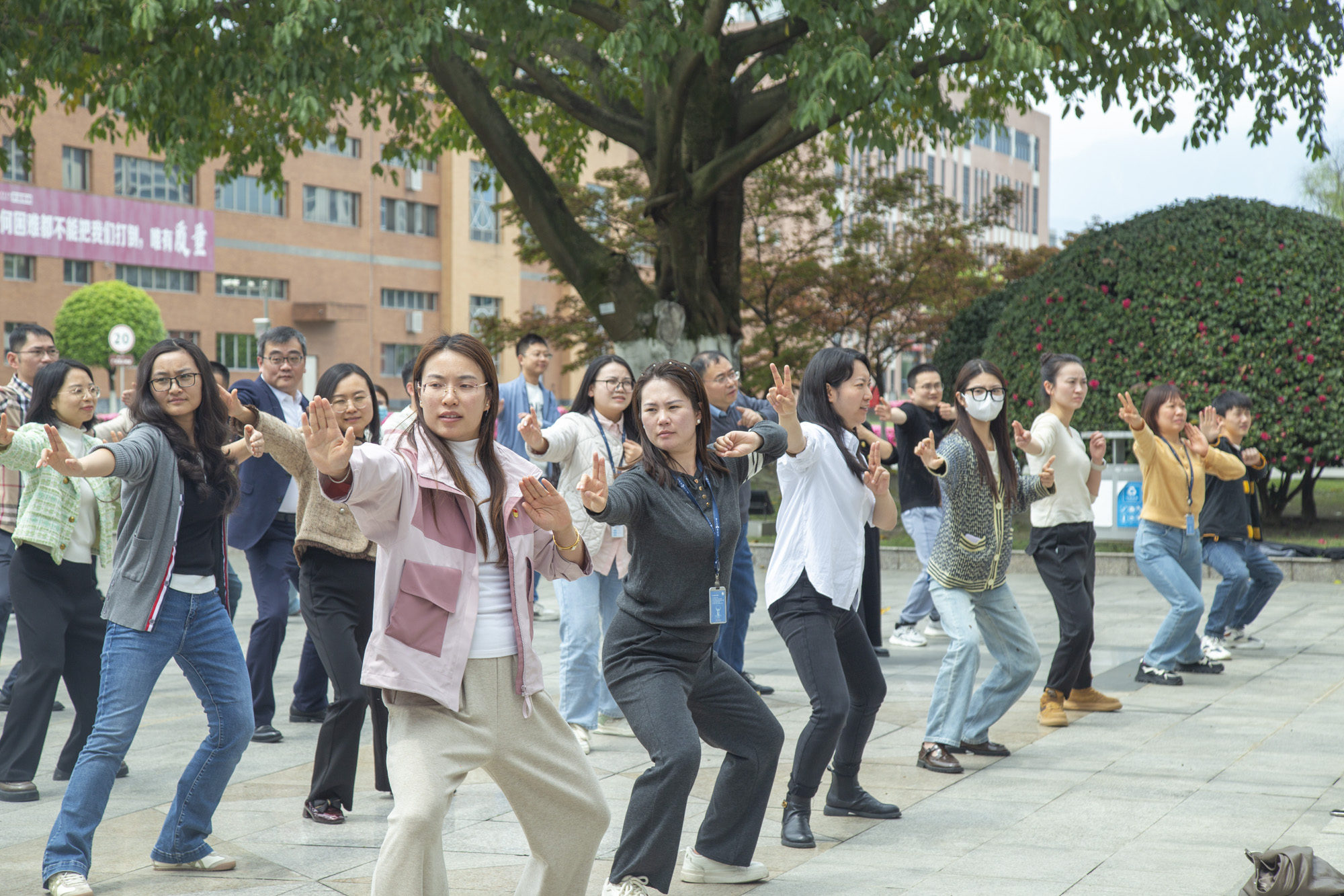 全员动起来，健康向未来|华体会平台大健康系列八段锦活动正式启动！