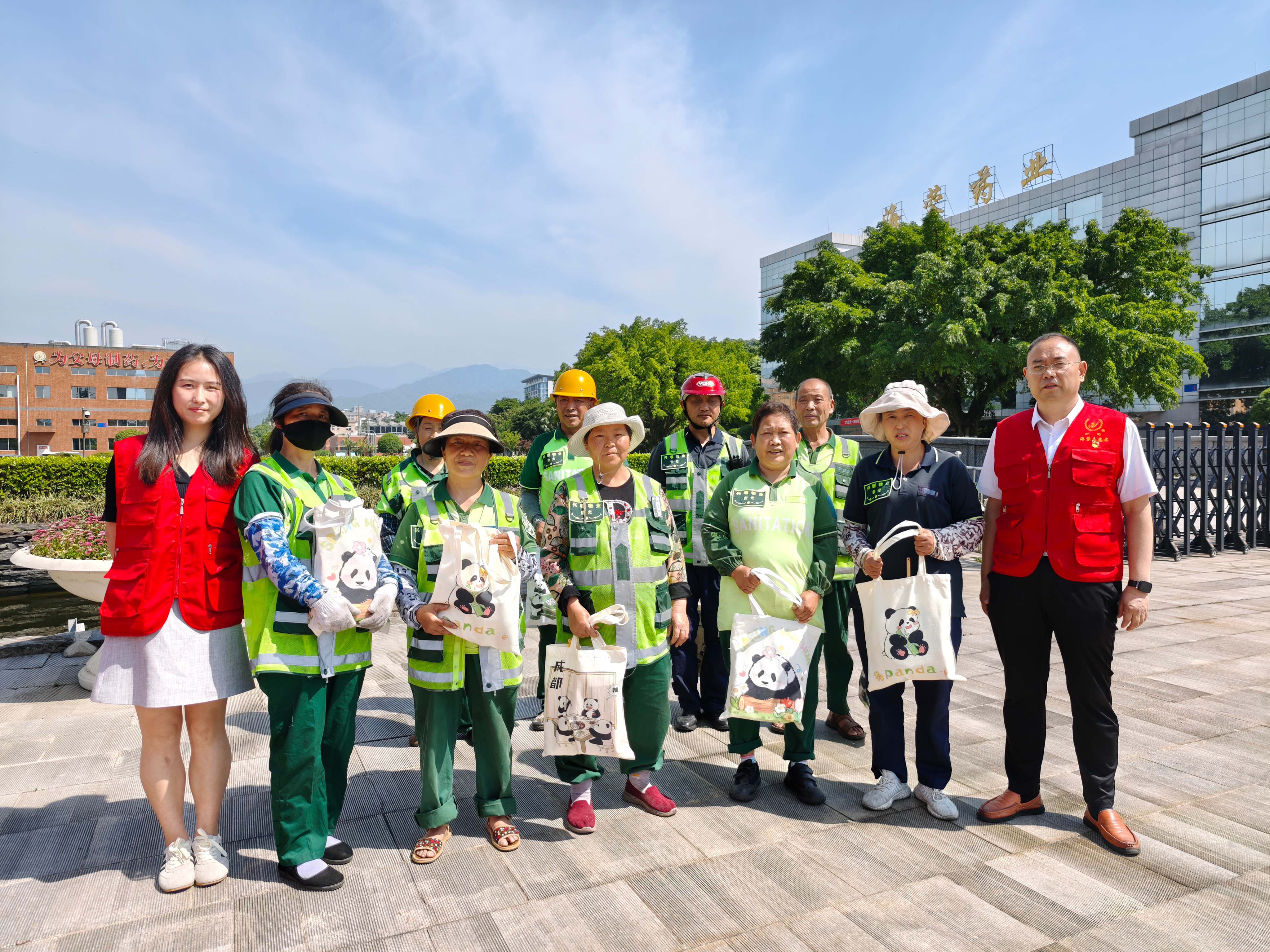 党建引领 | 华体会平台党（团）支部联合工会开展一线环卫工慰问活动
