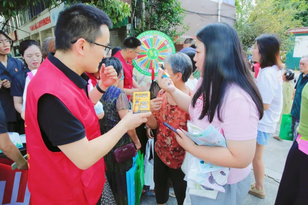 华体会平台开展“绿水青山就是金山银山”主题公益活动